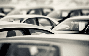 Los 10 coches populares que más consumen combustible