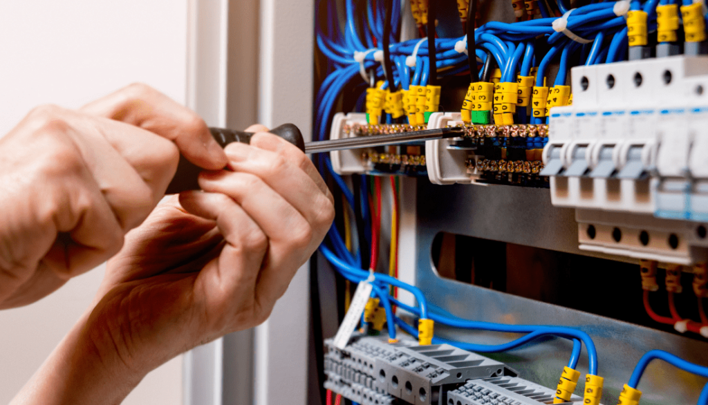 Conceptos de Eléctrica: Instalaciones y Circuitos Simplificados