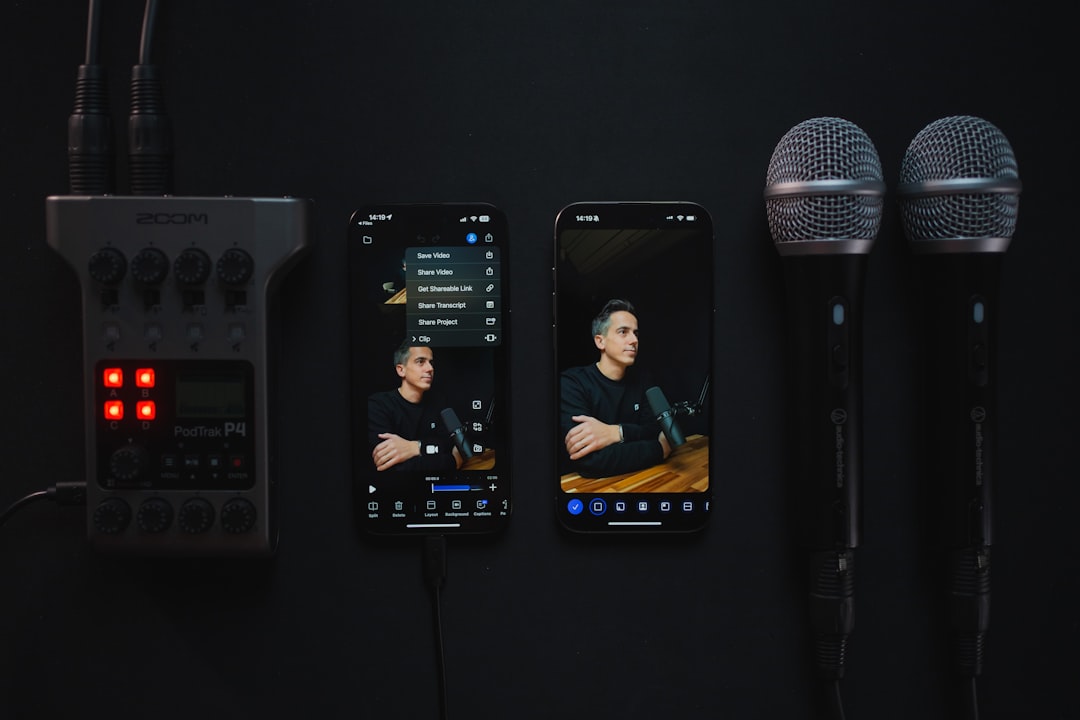 Aplicación inspirada en Siri para control por voz
