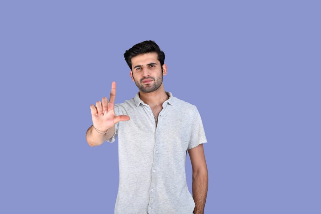 Aprende el alfabeto y expresiones en lengua de señas